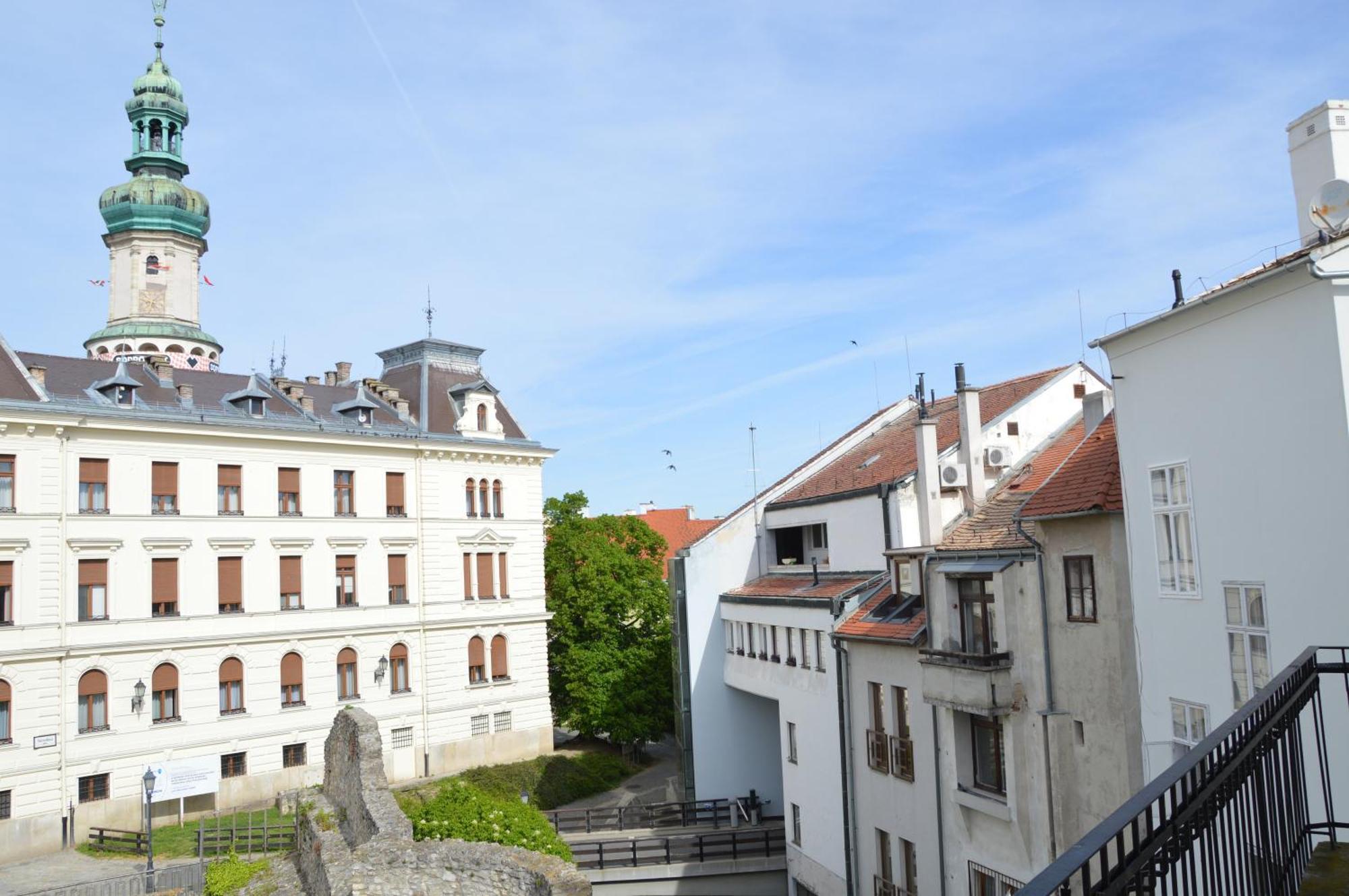 V62 Studio Apartments- Downtown Sopron Dış mekan fotoğraf