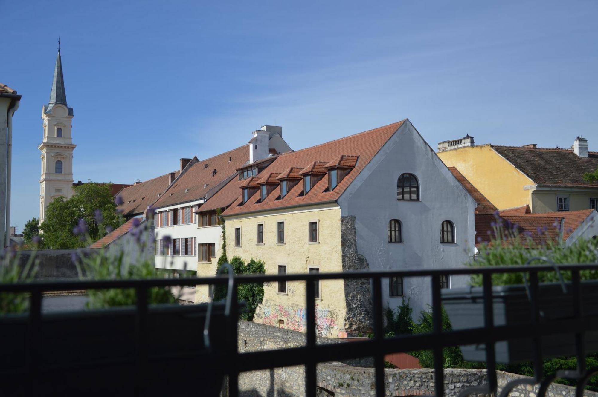 V62 Studio Apartments- Downtown Sopron Dış mekan fotoğraf